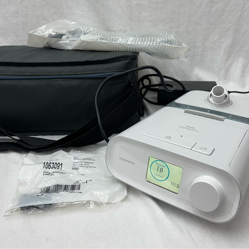 0 Hours Philips Dreamstation w Humidifier Pod New Hose Case